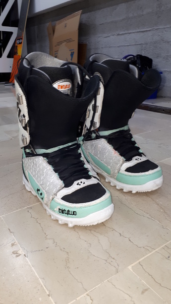 Thirtytwo  Lashed  Snowboard  Boots - Used  Size  EU  42